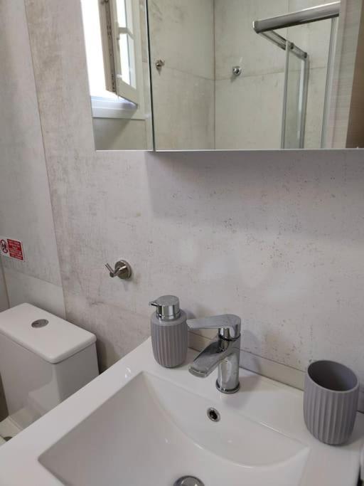 Poolview Apartment Ofrinion Ngoại thất bức ảnh