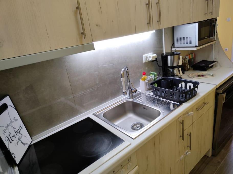 Poolview Apartment Ofrinion Ngoại thất bức ảnh