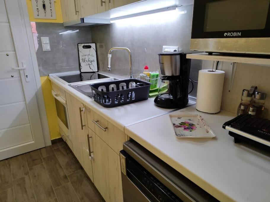 Poolview Apartment Ofrinion Ngoại thất bức ảnh