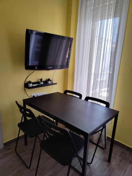 Poolview Apartment Ofrinion Ngoại thất bức ảnh