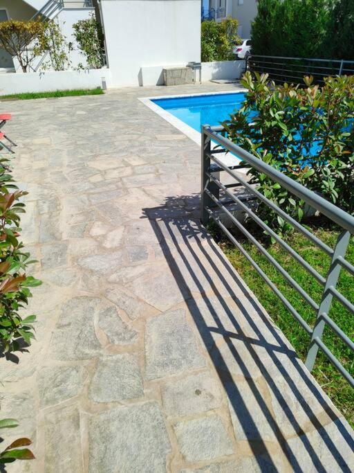 Poolview Apartment Ofrinion Ngoại thất bức ảnh